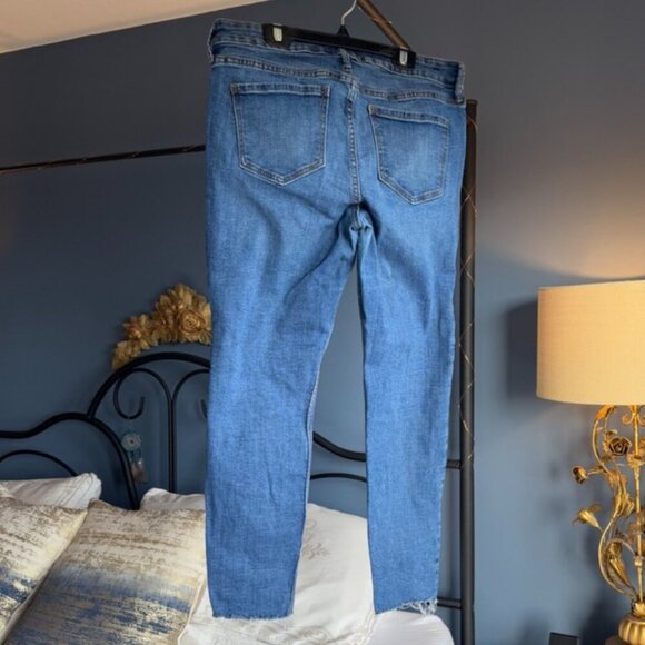 Old Navy Rockstar Super Skinny Blue Jeans - Picture 4 of 9